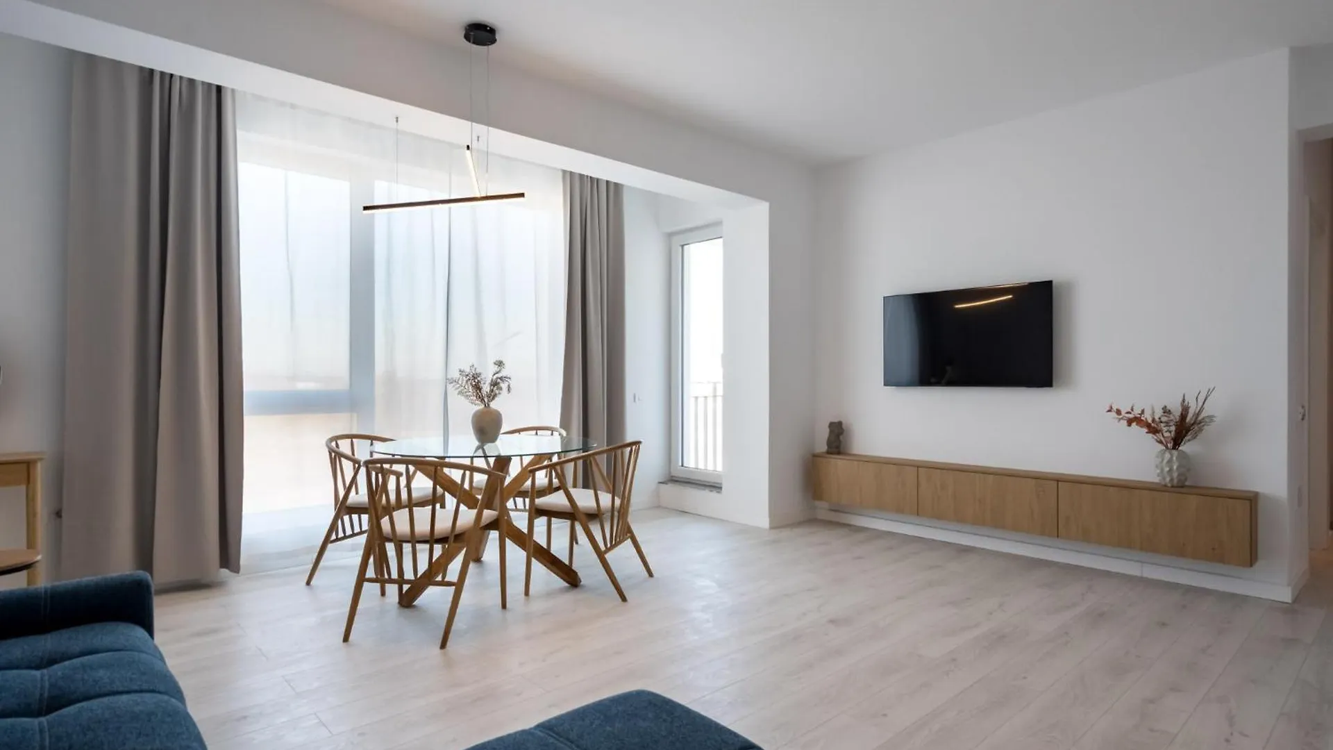 Aeroprime - Loft Apartment Tunari