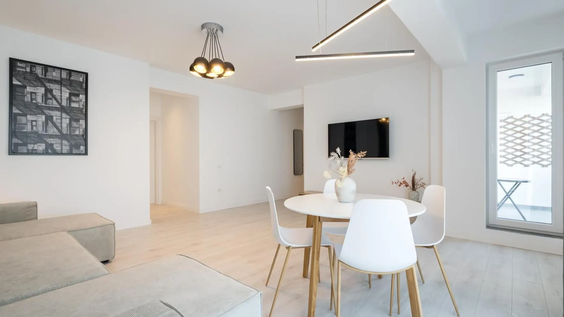 Aeroprime - Loft Apartment Tunari