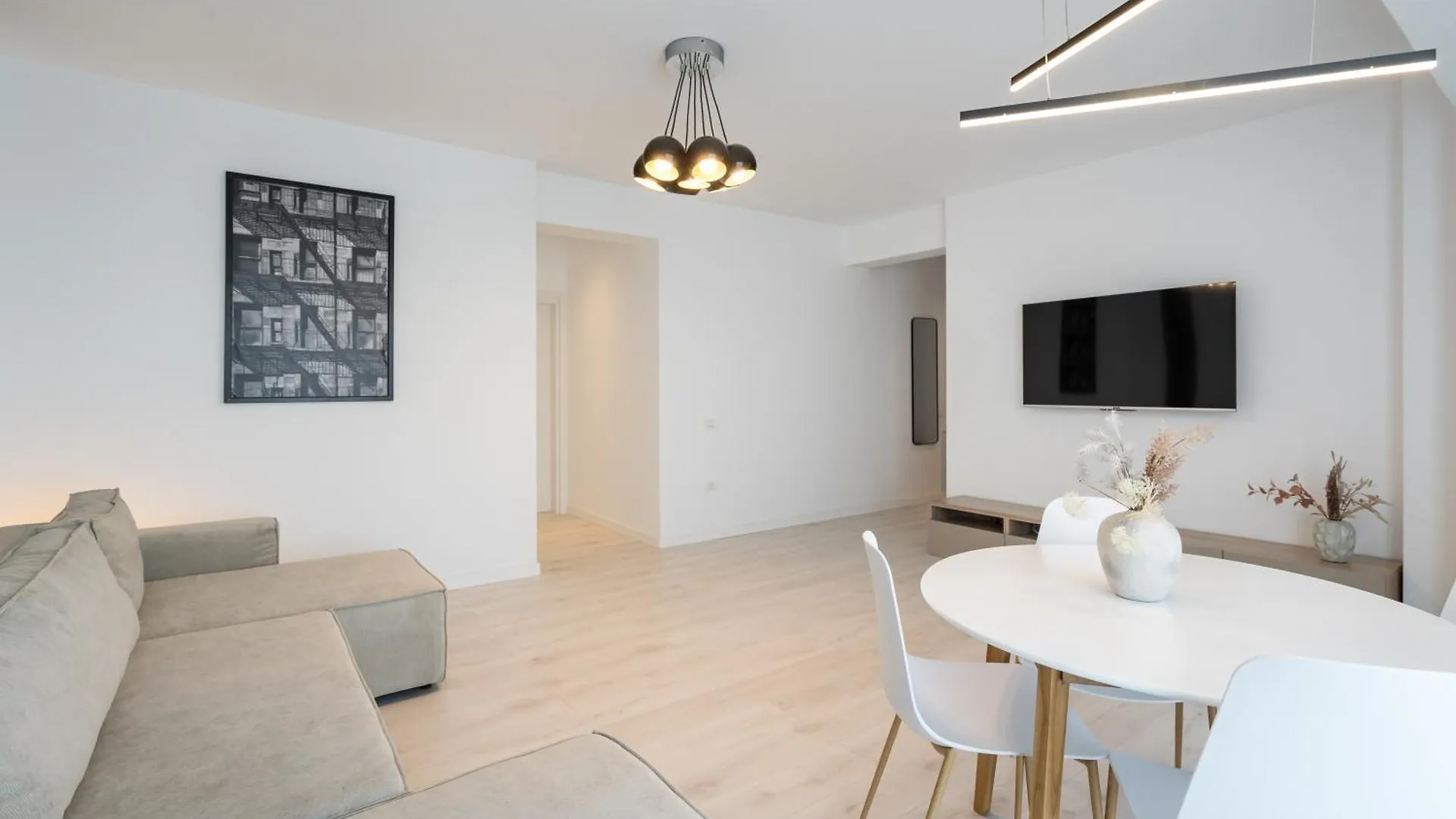 Aeroprime - Loft Apartment Tunari