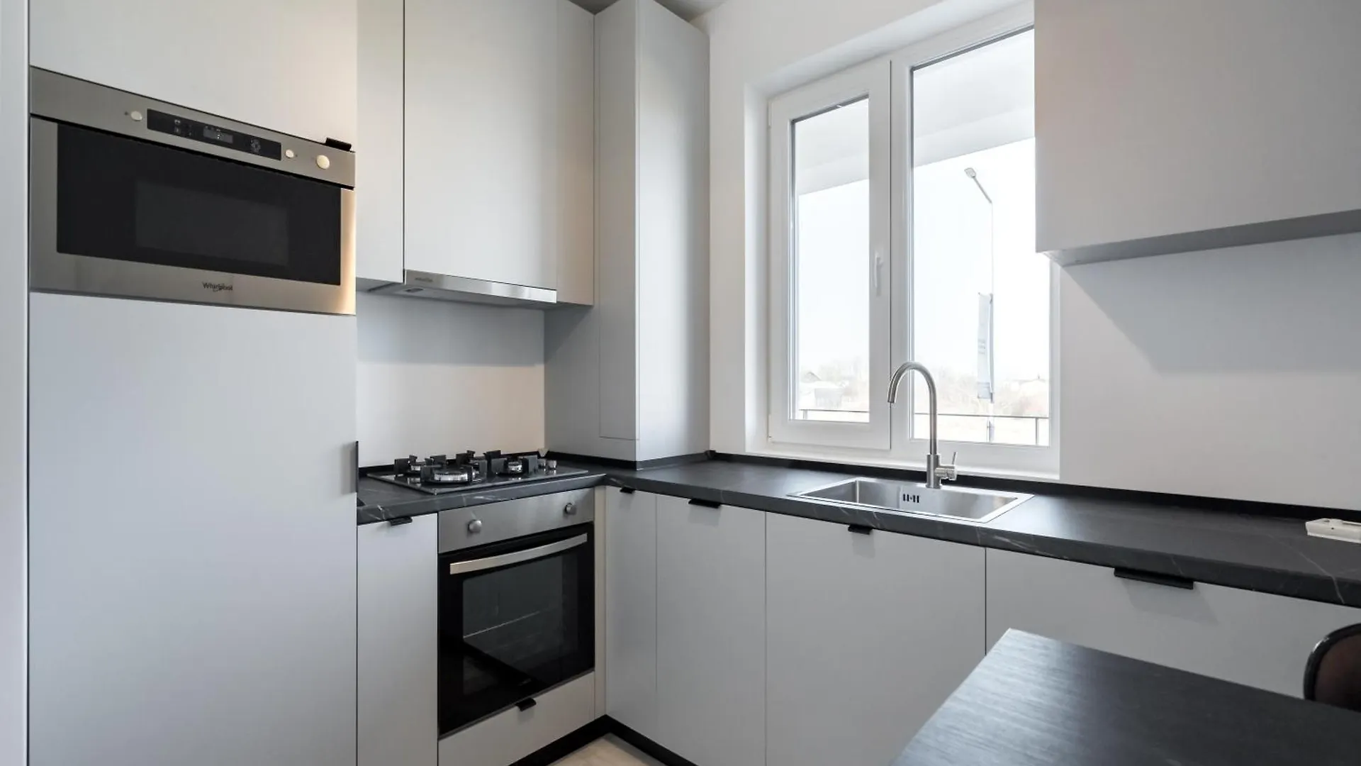 Aeroprime - Loft Apartment Tunari