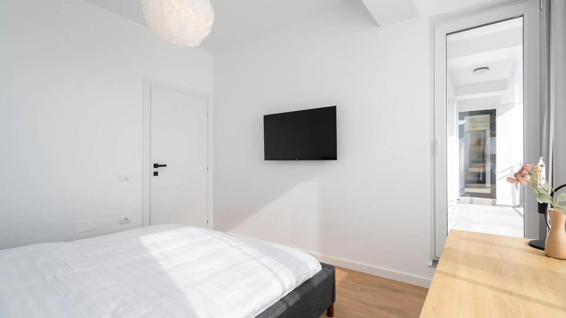 Aeroprime - Loft Apartment Tunari