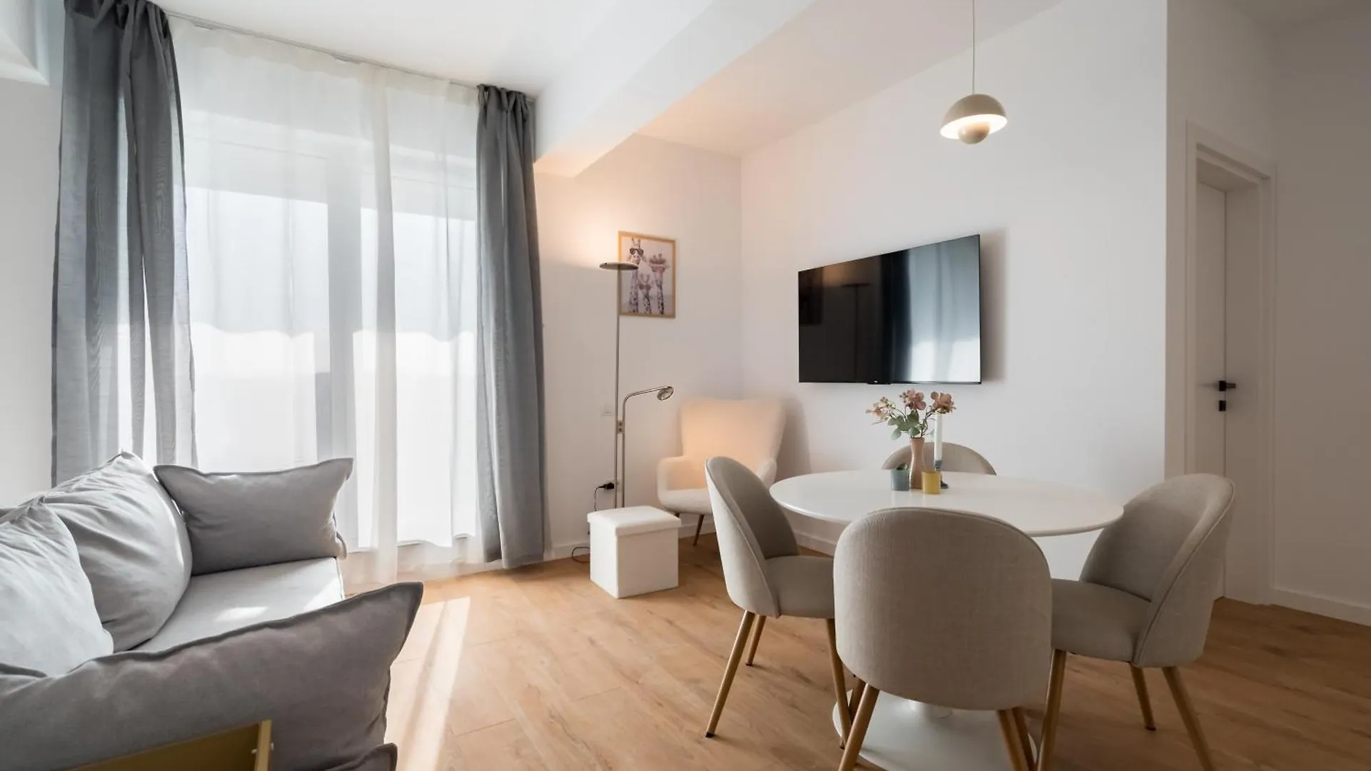 Aeroprime - Loft Apartment Tunari