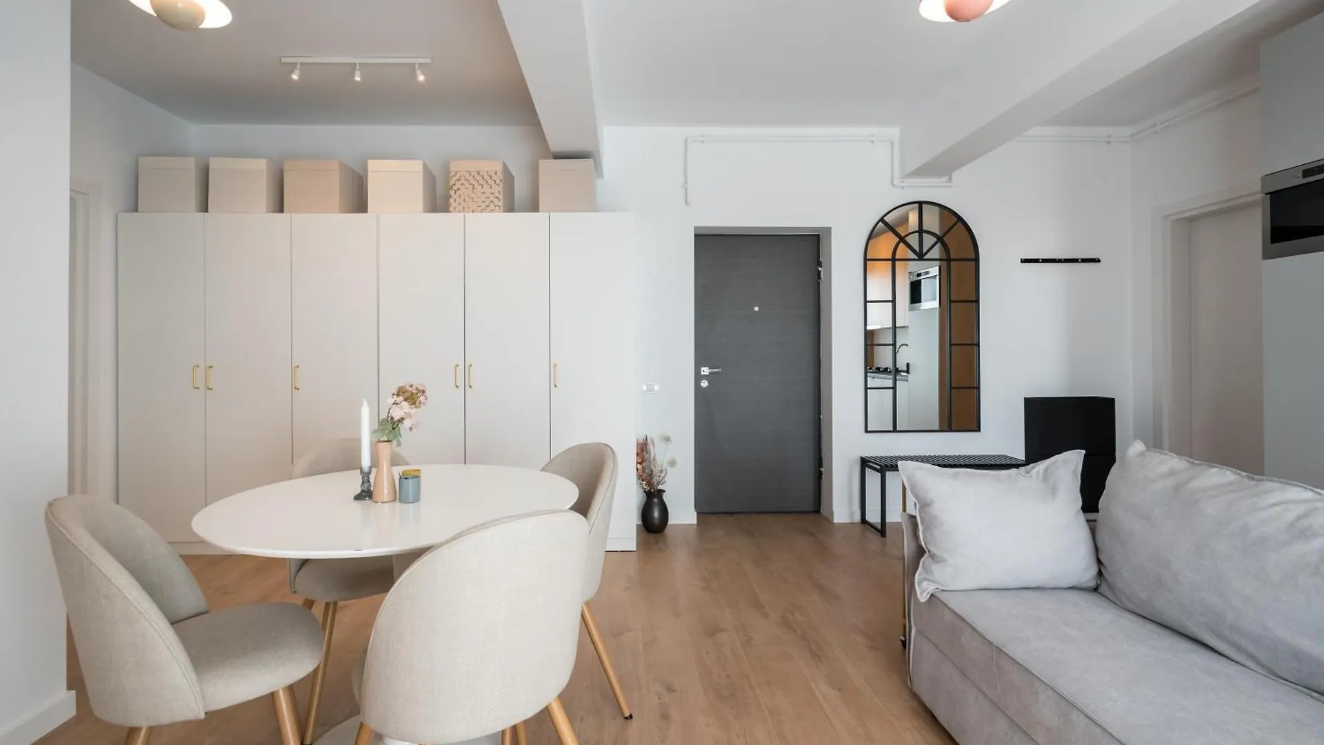 Aeroprime - Loft Apartment Tunari