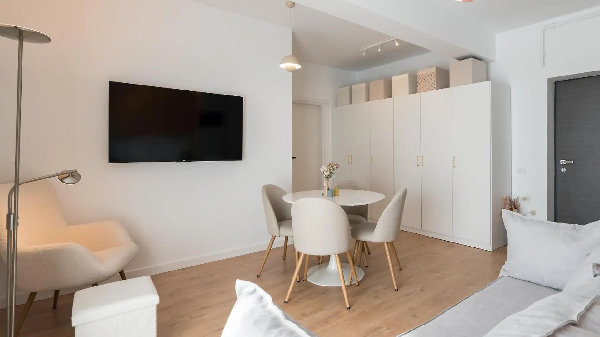 Aeroprime - Loft Apartment Tunari