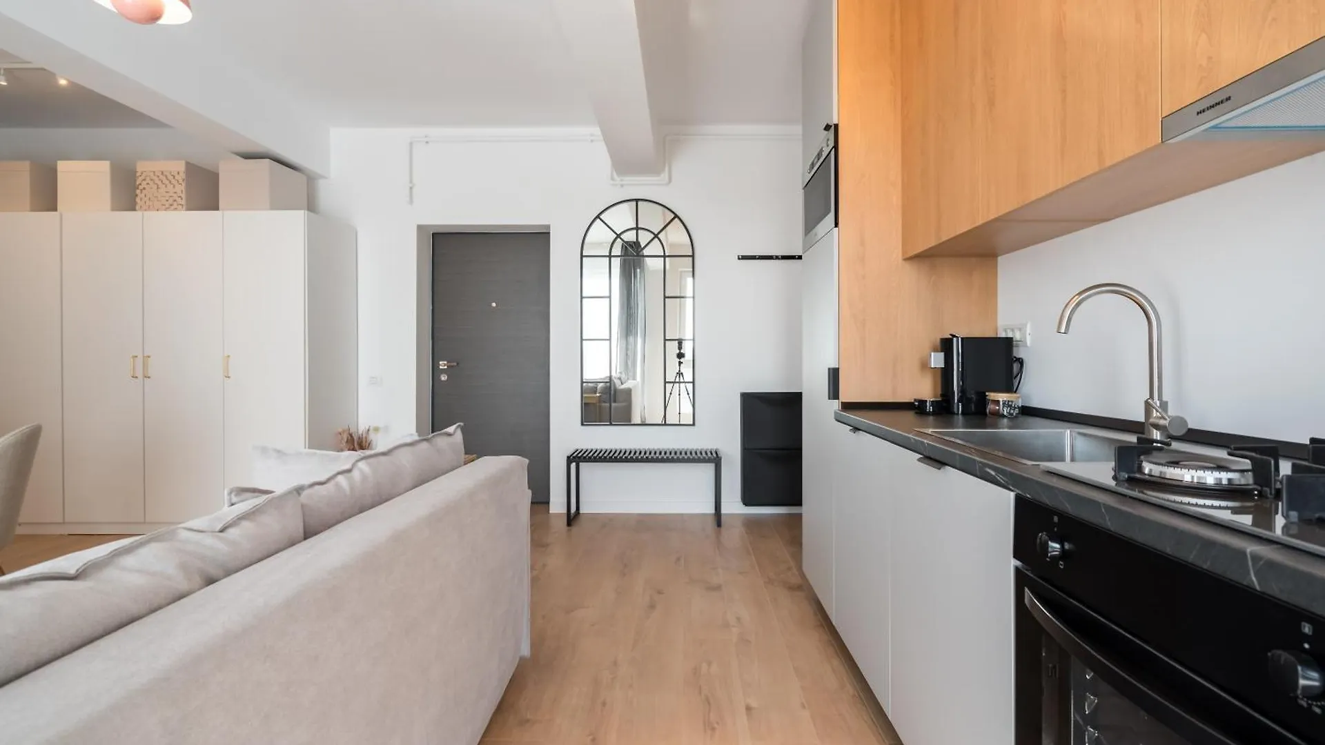 Aeroprime - Loft Apartment Tunari  Romania